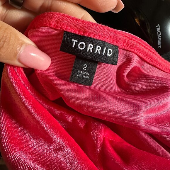 Torrid Velvet Shirred Front Flutter Sleeve Top Tea Berry size 2 - Picture 5 of 7